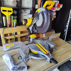 DeWalt 12" Dual Bevel Compound Miter Saw 