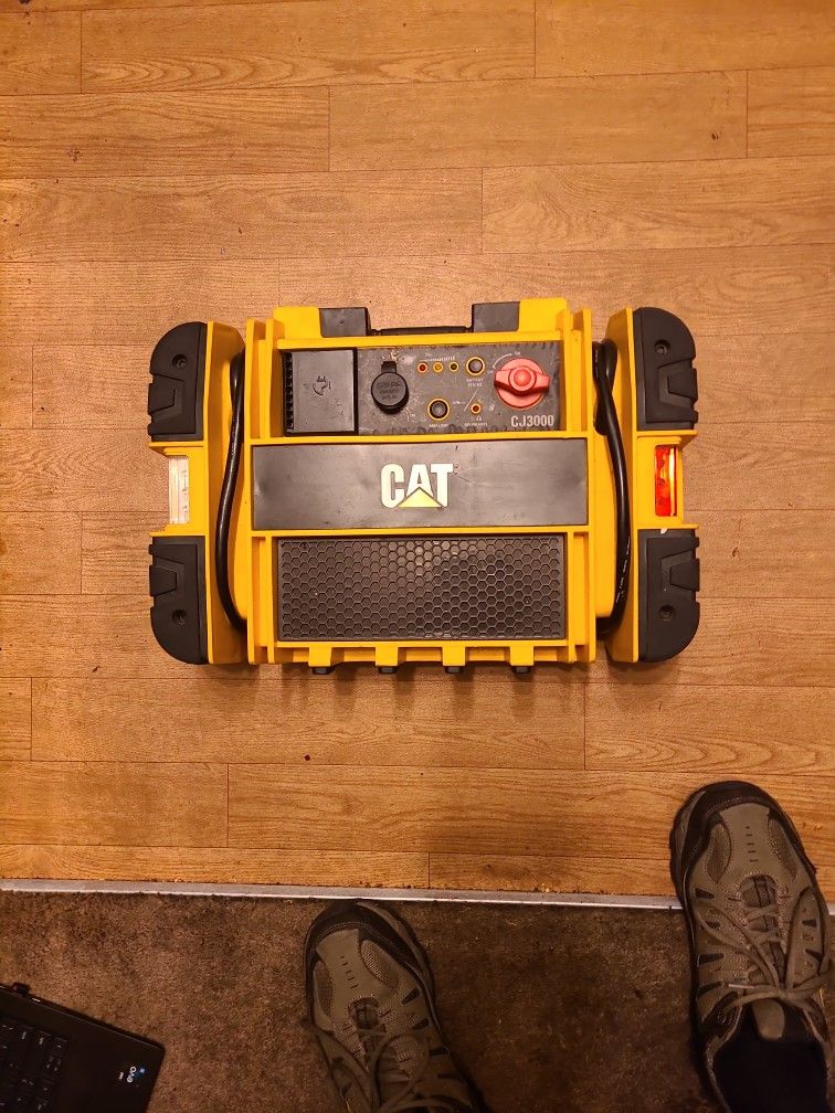 Cat CJ3000 Commercial jump charger