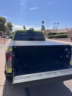 Rough Countryhard top roll up bed cover Tacoma