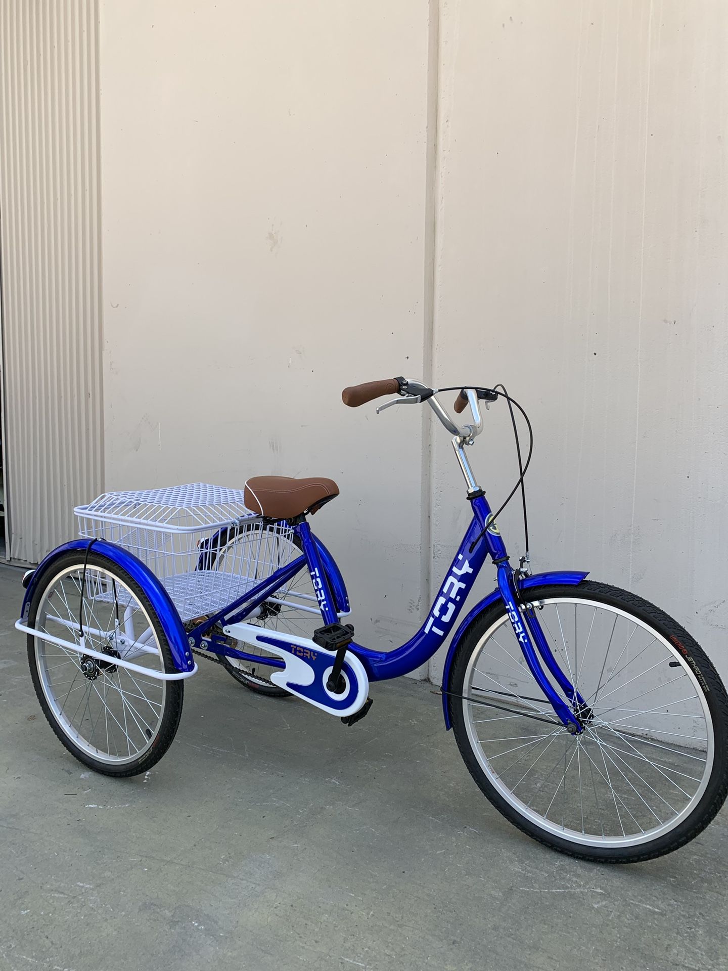 24” tricycle single speed brand new well assembled with big rear basket and big comfortable seat