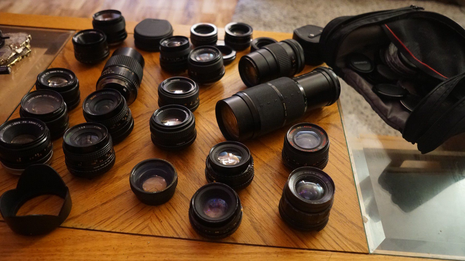 Huge lot of 19 vintage SLR lenses - Canon, Minolta, Sigma, Yakinon