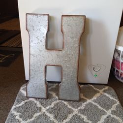 Metal H Sign Good Condition $10.00