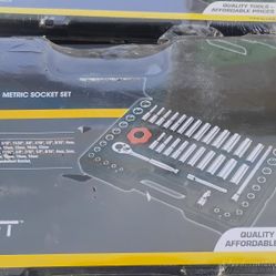 51 Pc. 1/4" Dr. SAE & METRIC SOCKET SET