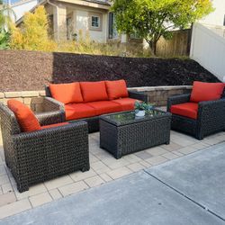 Beautiful 🤩 patio furniture set in like new conditions from Hampton Bay