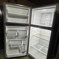 Frigidaire Top Freezer Refrigerator – Spacious – Clean – 90 Days Warranty