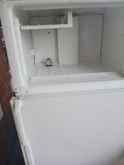 White Top-Freezer Refrigerator