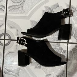 Ellen Tracy Booties 