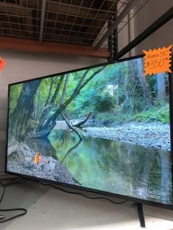 Hisense - 55" Class - LED - R7 Series - 2160p - Smart - 4K UHD TV with HDR - Roku TV