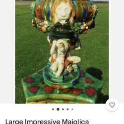 MAjOLiCA Style pedestal with URN