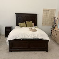 Very Well Made Wood Bedroom Set 