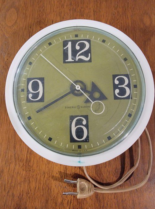 Vintage Mid Century Modern Kitchen Clock Avocado 