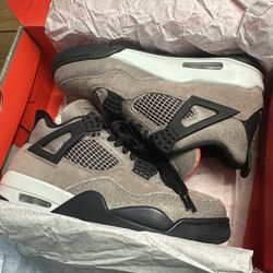 Air Jordan 4 Retro 