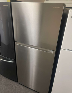 Samsung Stainless Top Mount w/ Ice Maker — Clean, Ready