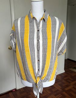 Love notes women’s yellow, white and black striped button up shirt size XL