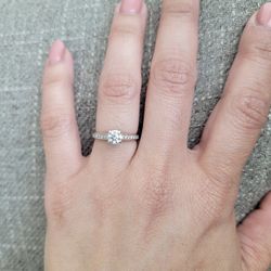 Engagement/wedding ring 