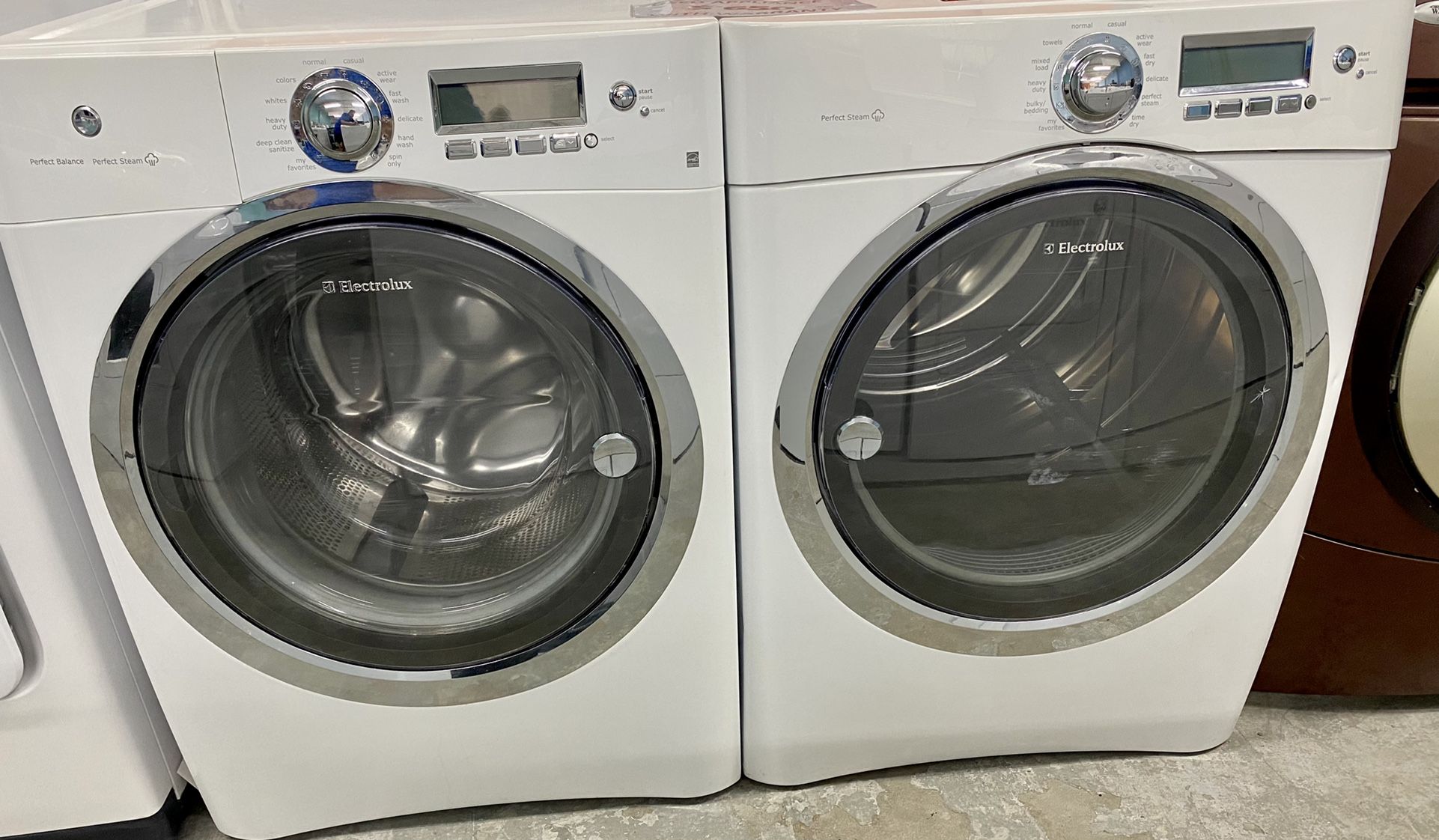 Front Load Washer & Gas Dryer Set