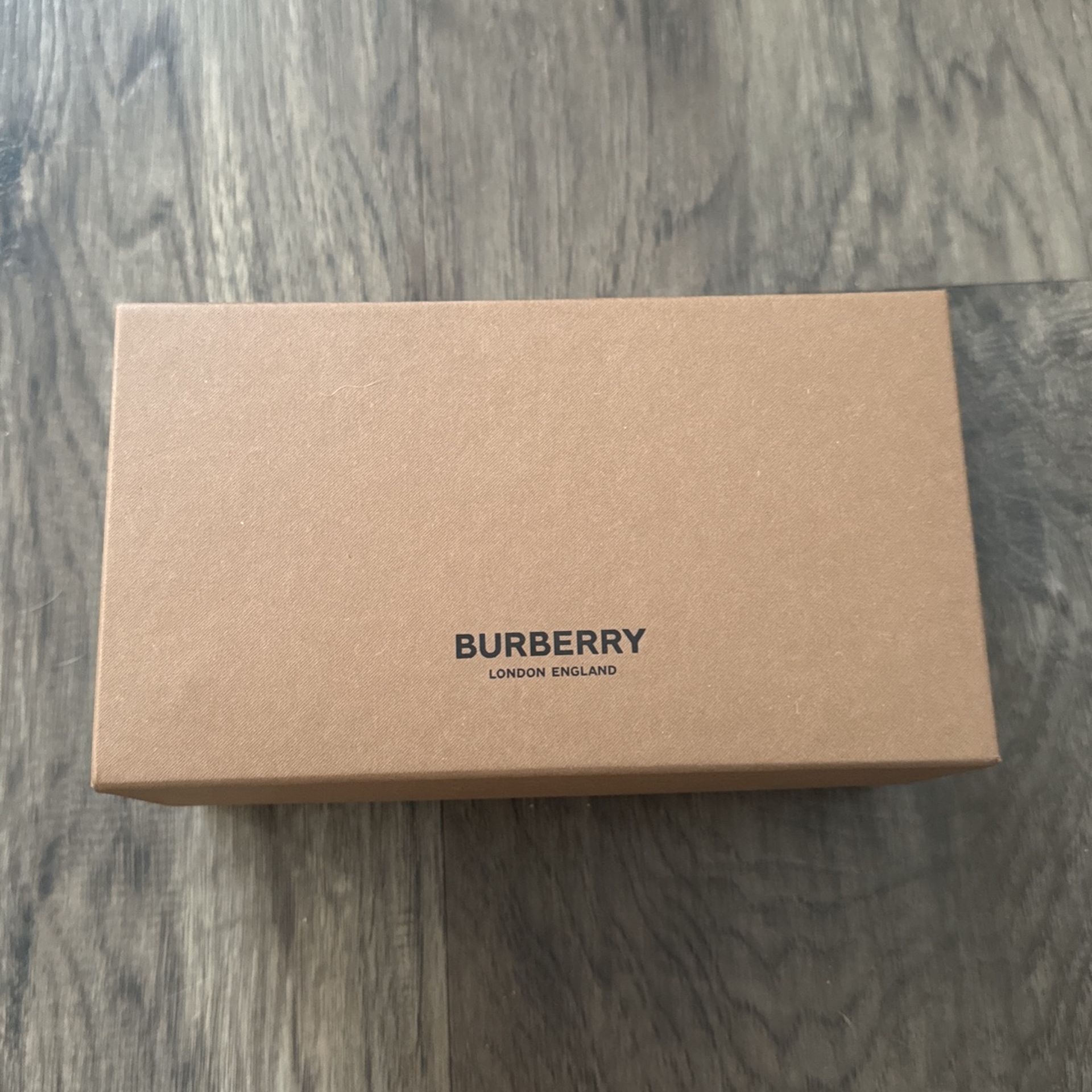 Burberry Case For Sunglasses 