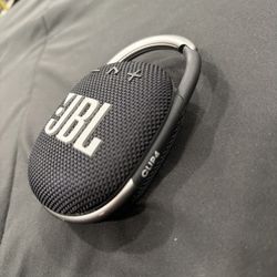 Black JBL Clip 4