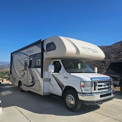 2018 F_350 _26 FT FREEDOM ELITE MOTORHOME EVERYTHING Works Great 25.000 Miles 
