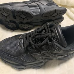 New Balance Tennis Shoes