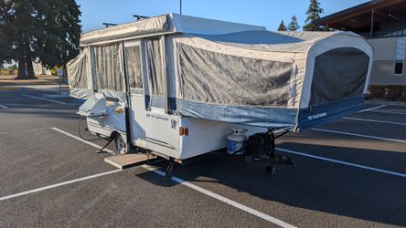 2007 Fleetwood Santa Fe Popup Trailer