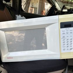 Small Microwave Oven