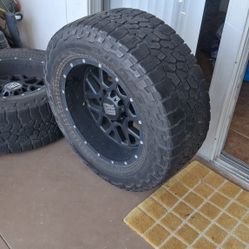 4- 20" XD Wheels W/35 x 12.50 Falken Wildpeak Tires 