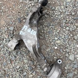 2017 Infiniti q60 coupe RH Side lower control arm
