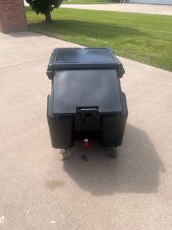 Cambro Portable Ice Bin on Casters