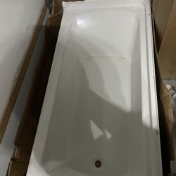 STERLING 60 in. x 30 in. Soaking Bathtub with Right Drain in White 