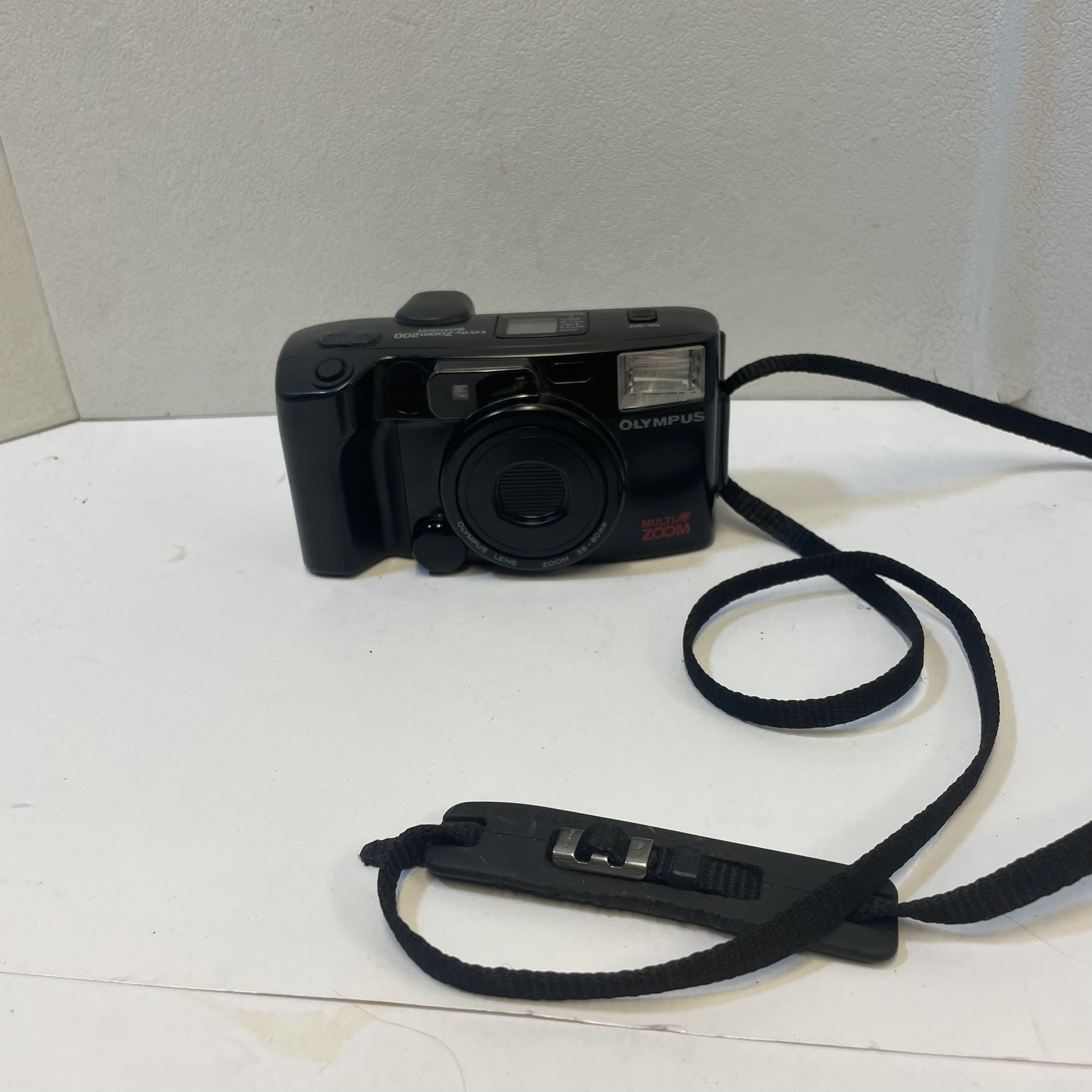Olympus Infinity Zoom 200 Multi AF 38-80mm Point & Shoot 35mm Film Camera - READ