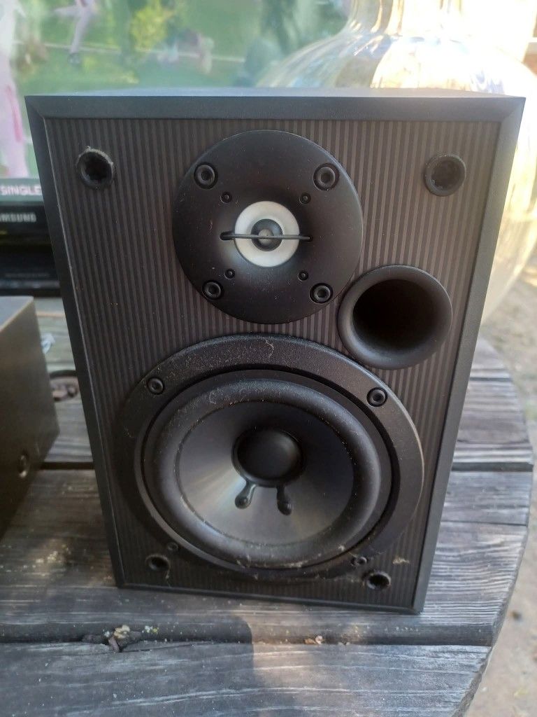 SONY WIRED BOOKSHELF SPEAKERS 🔊 $160 FINAL PRICE SEE 👀 ALL PICTURES 