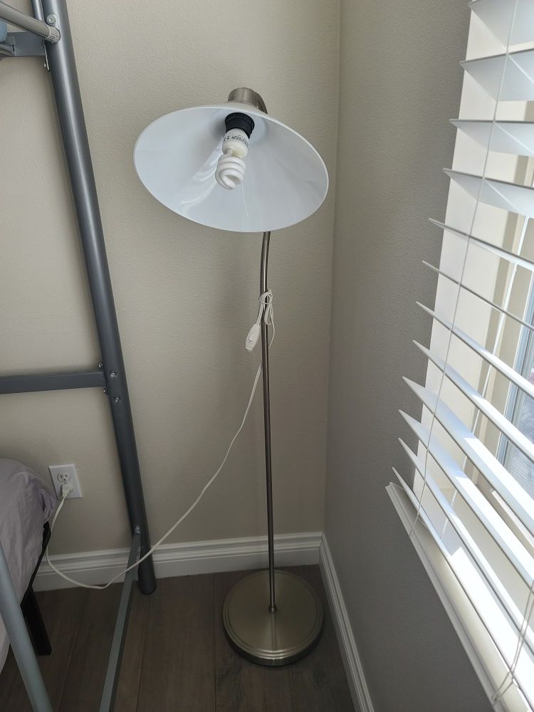 Floor lamp