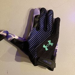 UA Gloves World Tour