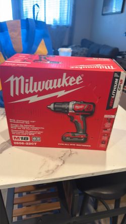 Milwaukee m18  compact 1/2 Drill Driver Kit