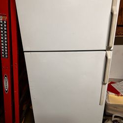 Refrigerator 