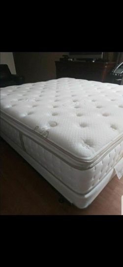 like New King Size Beautyrest Luxury Mattress