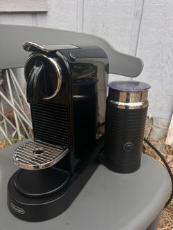 De’Longhi Nespresso coffee machine with a milk frother