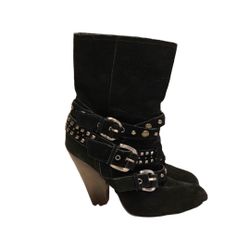 Steve Madden black boots in Rusttik High quality Good condition Stylish , beautiful women’s shoes Hands down these are my favorite boots I’ve ever