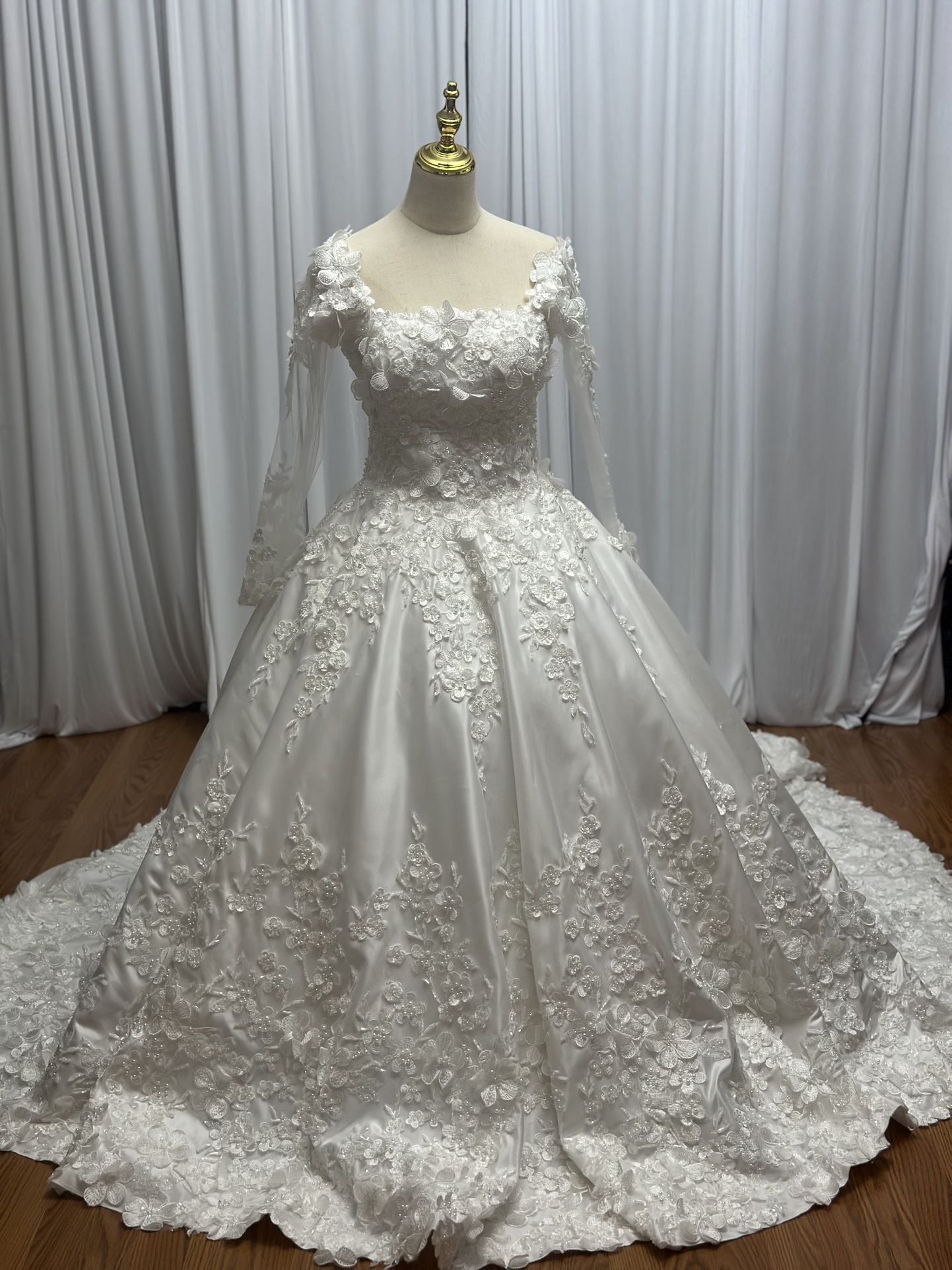 BRAND NEW Wedding dress