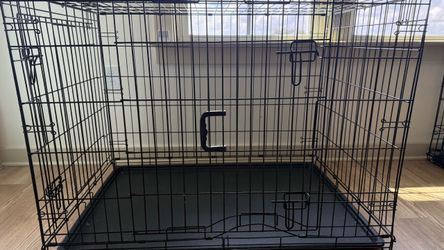 Crate with Tray - Large Black Wire Dog