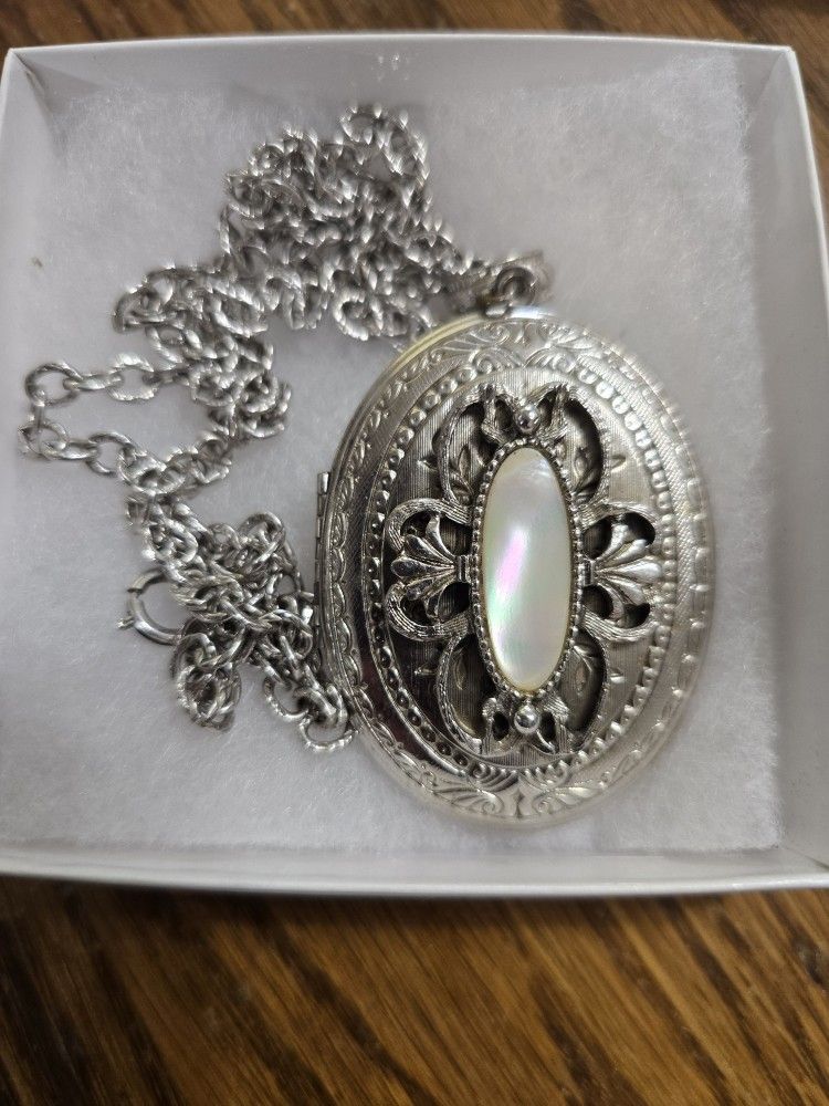 Vintage Whiting Davis Mother Of Pearl Silver Locket Pendant Necklace