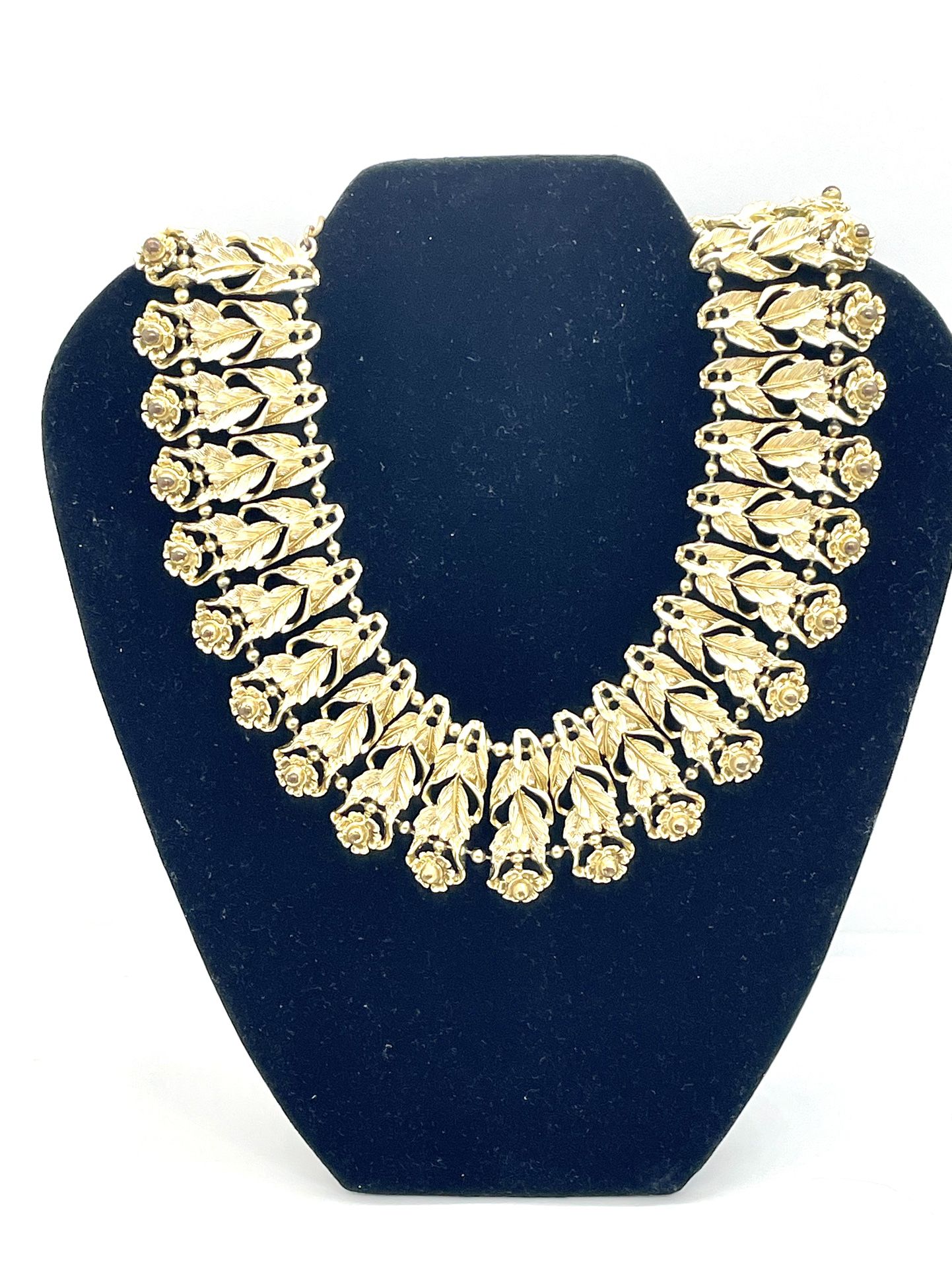 Vintage BSK Ornate Floral Necklace