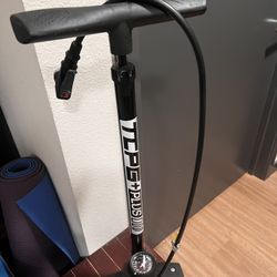 Bicycle Air Pump. Used Like new.. $25 OBO