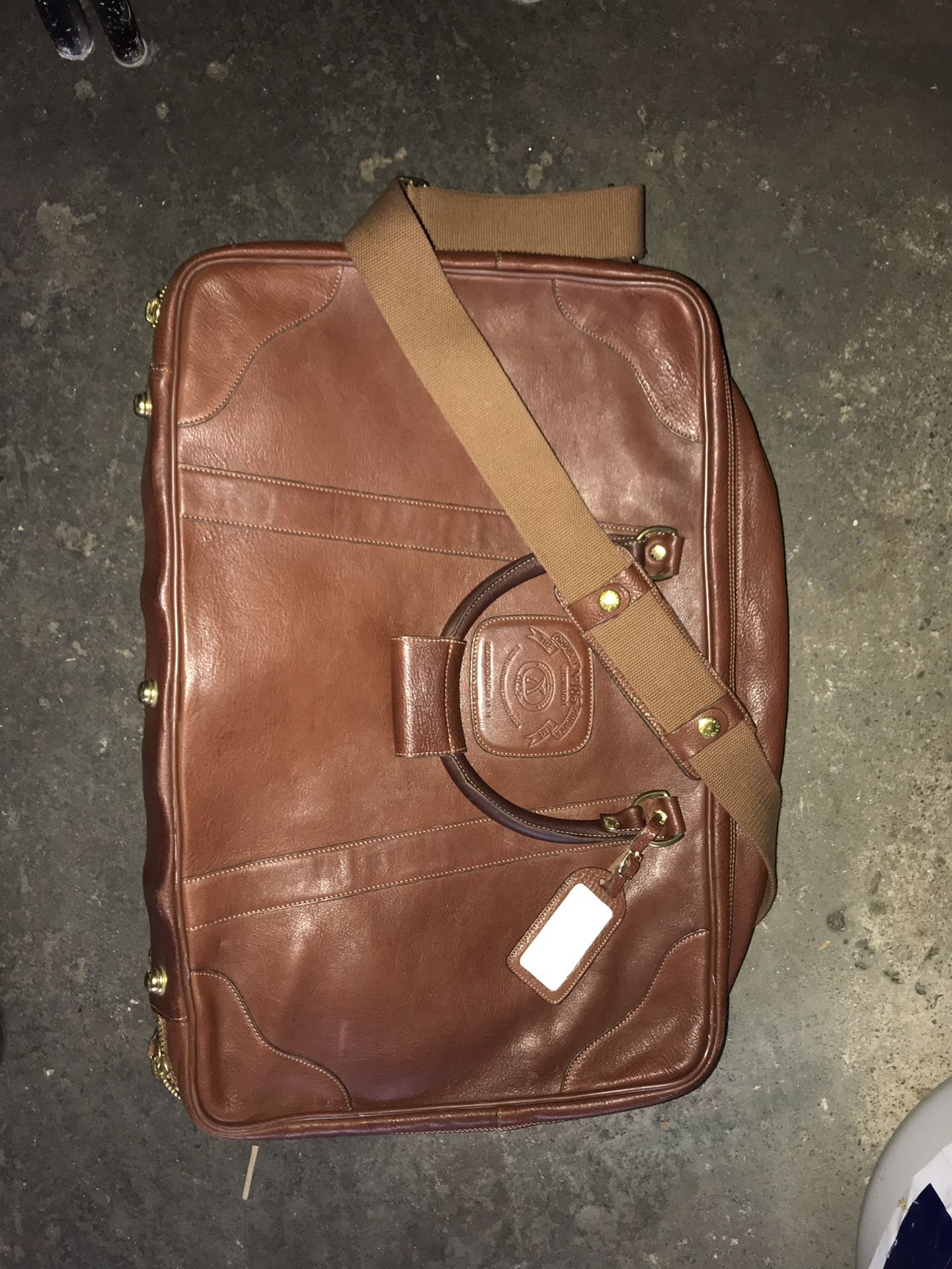 Genuine leather weekend/overnight bag