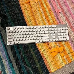 E-Yooso LED rainbow Keyboard 