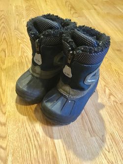 Snow boots size 7