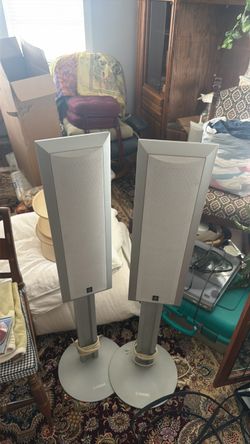 Yamaha Speakers on Floor Stands – Pair