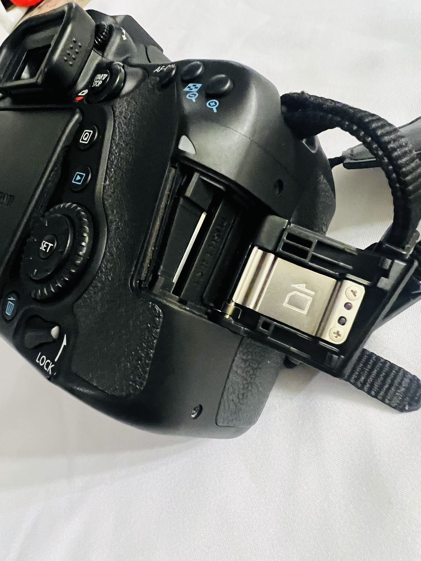 Canon EOS 80D DSLR Camera (Body Only) in Black