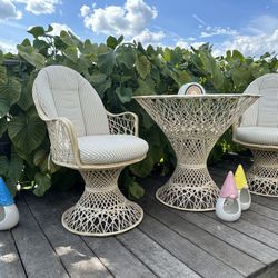 Mid Century Modern Russell Woodard Spun Fiber Glass 